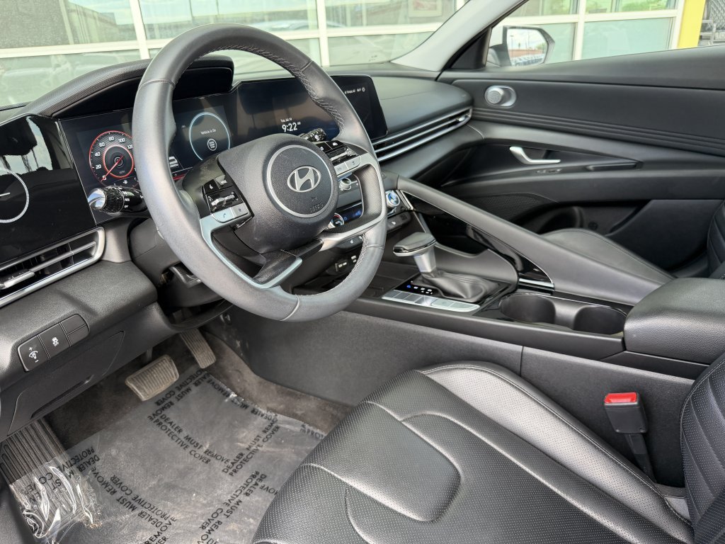 Used 2025 Hyundai Elantra Limited FWD image 31