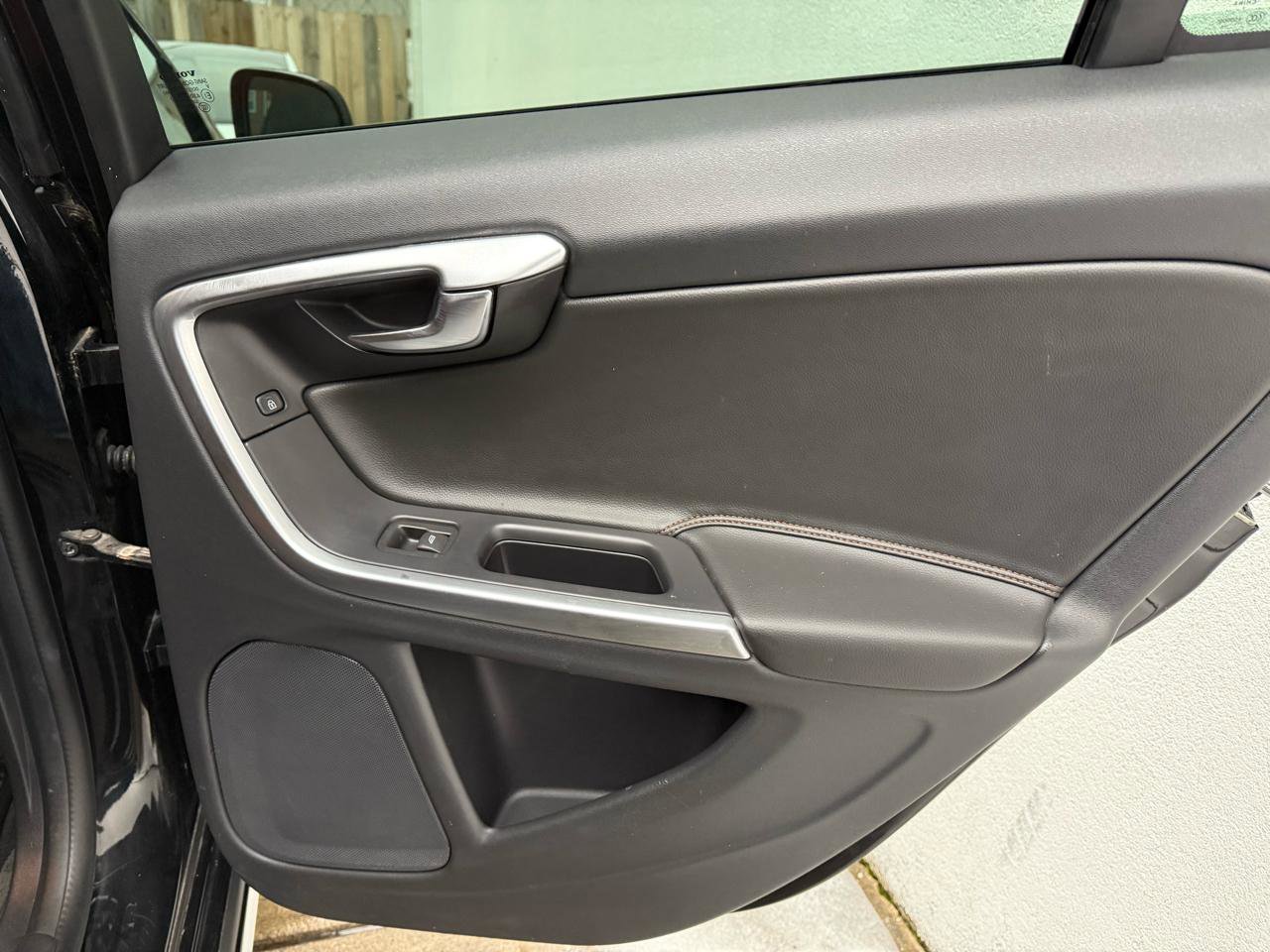 Used 2018 Volvo V60 T5 Cross Country w/ Convenience Package image 34