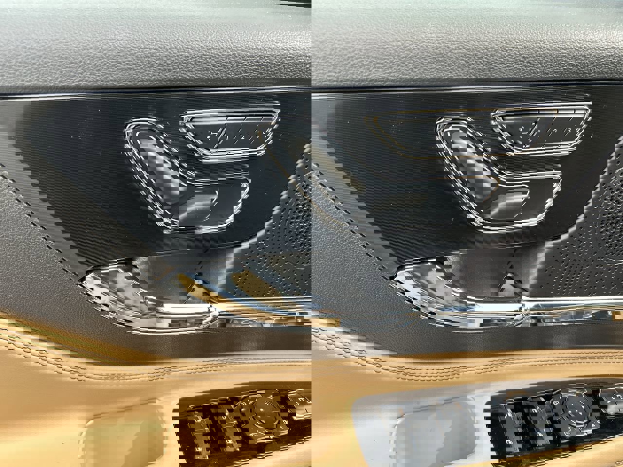 Used 2023 Lincoln Corsair Reserve w/ Equipment Group 201A image 20