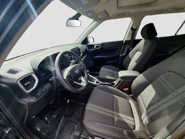 Certified 2025 Hyundai Venue SEL FWD image 20