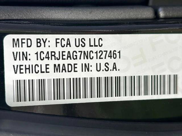 Certified 2022 Jeep Grand Cherokee Laredo E RWD image 45