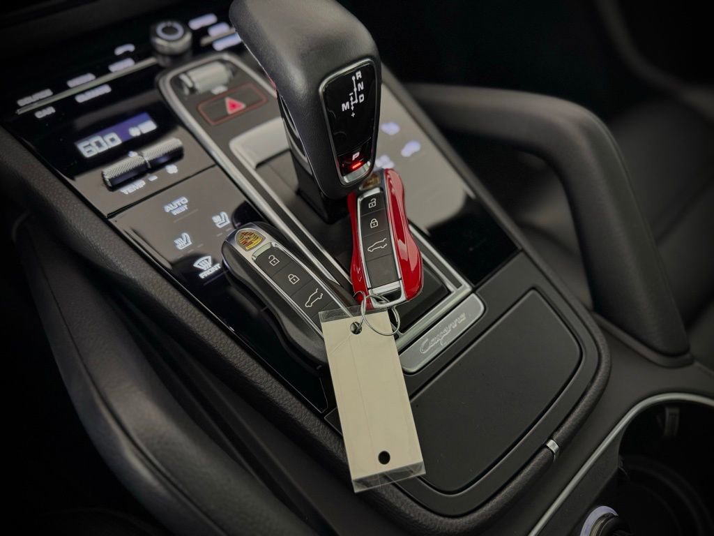 Certified 2023 Porsche Cayenne Coupe AWD/4WD image 28