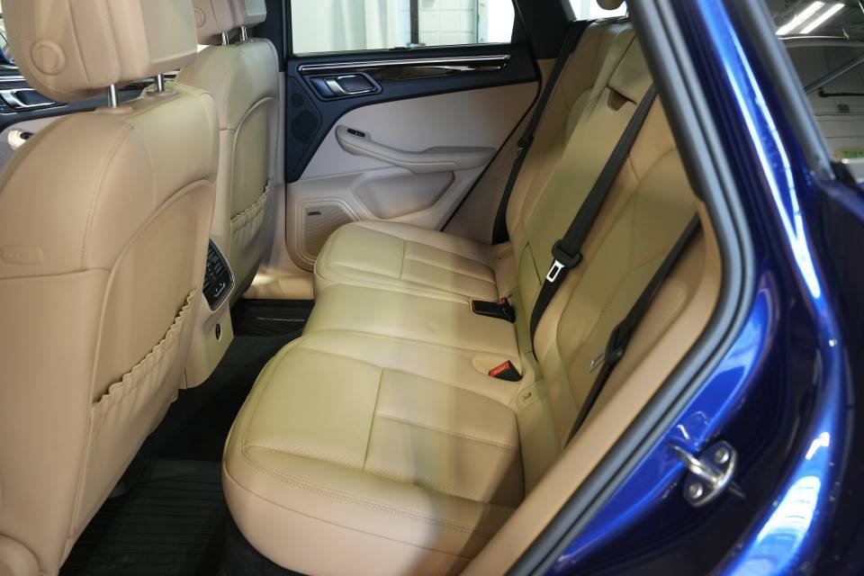 Certified 2026 Porsche Macan AWD/4WD image 27