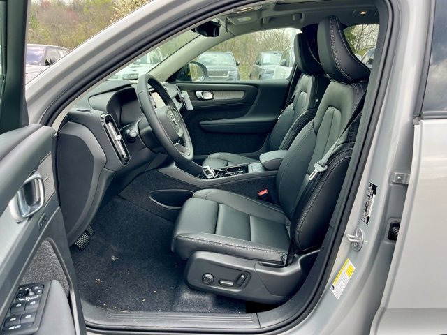 New 2025 Volvo XC40 B5 Ultra w/ Climate Package image 12