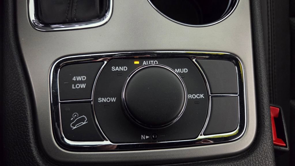 Used 2020 Jeep Grand Cherokee Limited w/ Luxury Group II AWD/4WD image 30