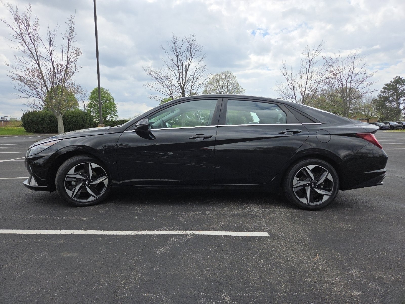 Used 2021 Hyundai Elantra Limited image 18