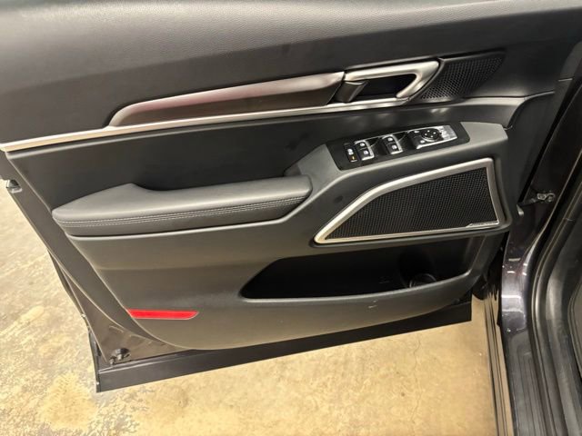 Used 2025 Kia Telluride S FWD image 18