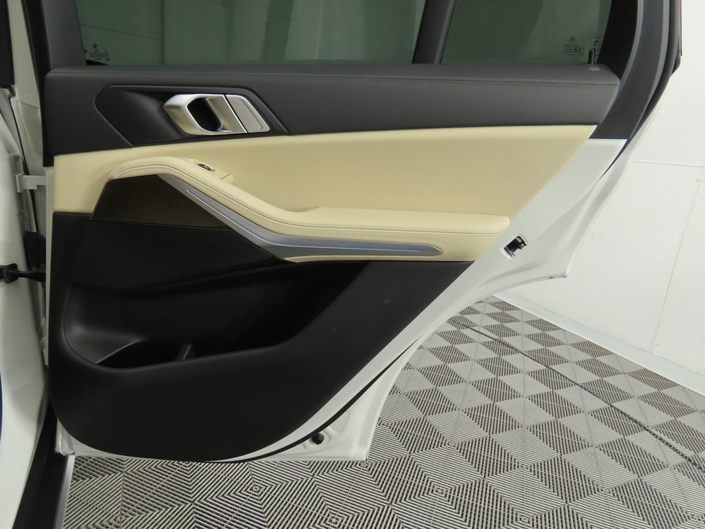 Used 2022 BMW X5 xDrive45e w/ Climate Comfort Package image 26