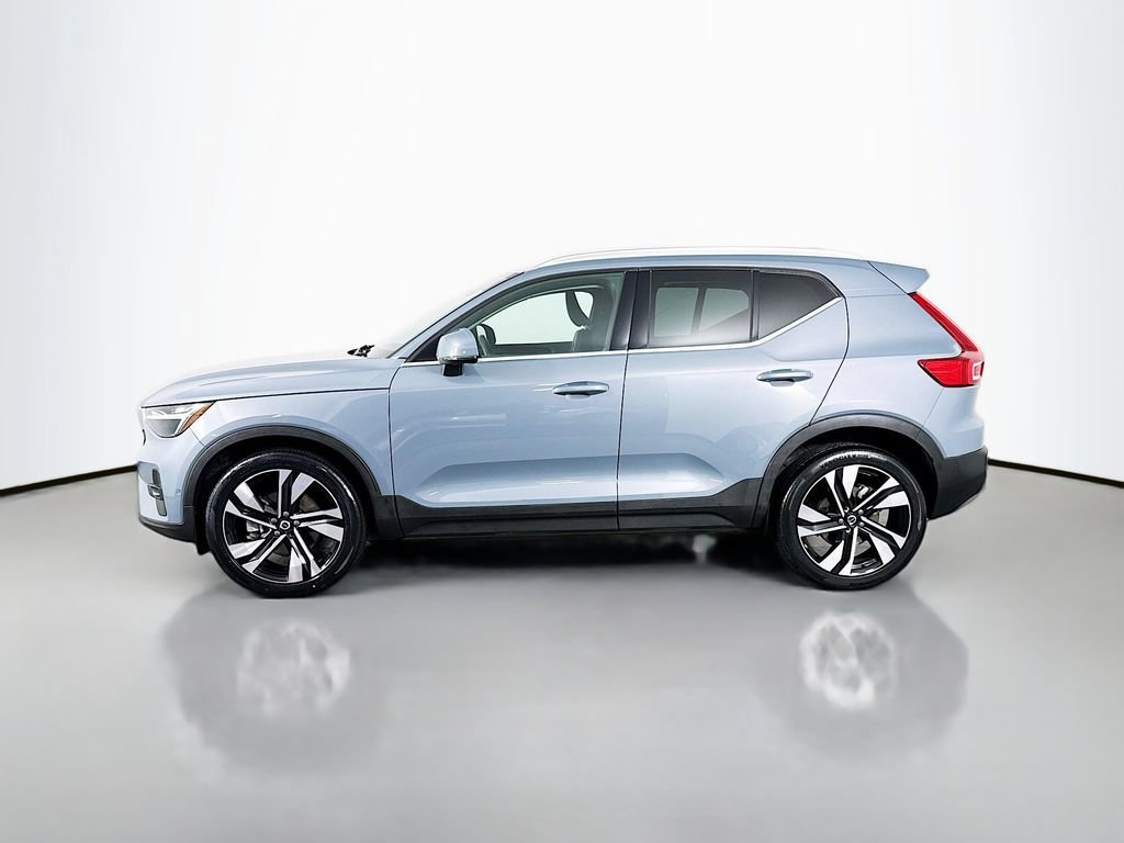 Used 2023 Volvo XC40 B4 Plus w/ Driver Assist Package FWD image 8