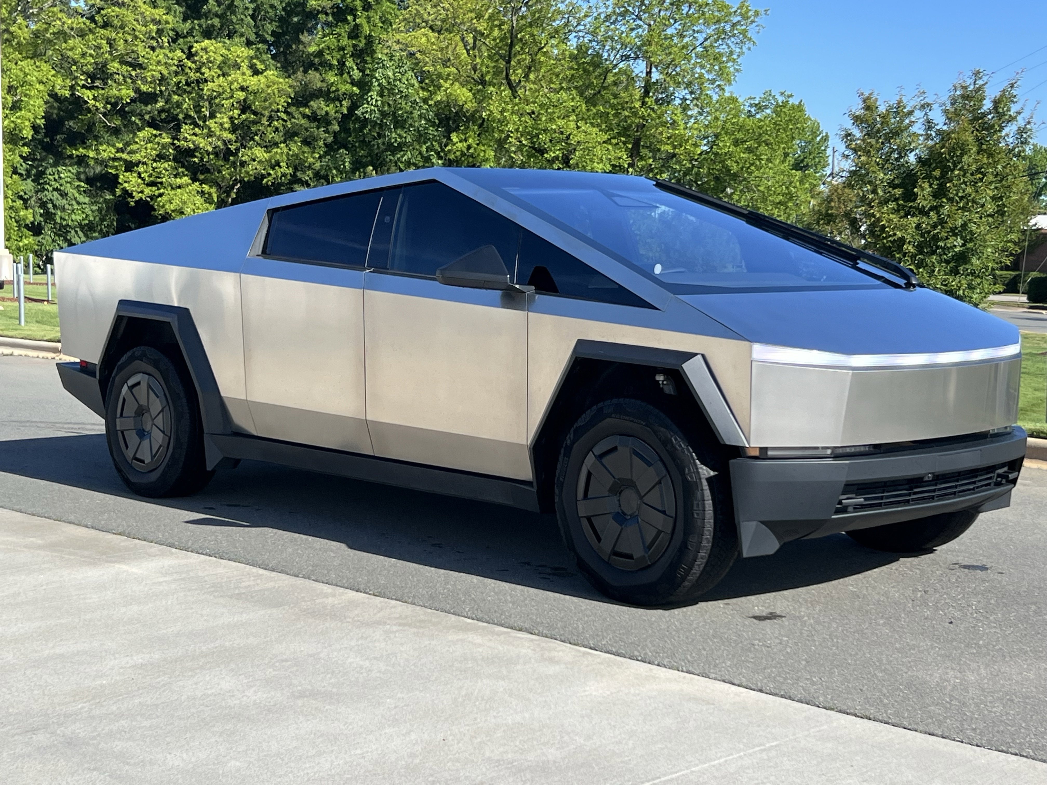 Used 2024 Tesla Cybertruck AWD Crew Cab image 1