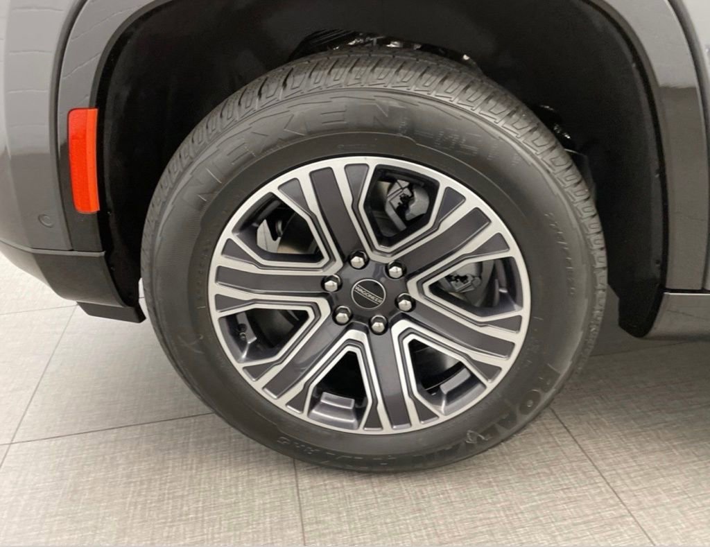 New 2025 Jeep Wagoneer 4WD w/ Premium Group I image 10