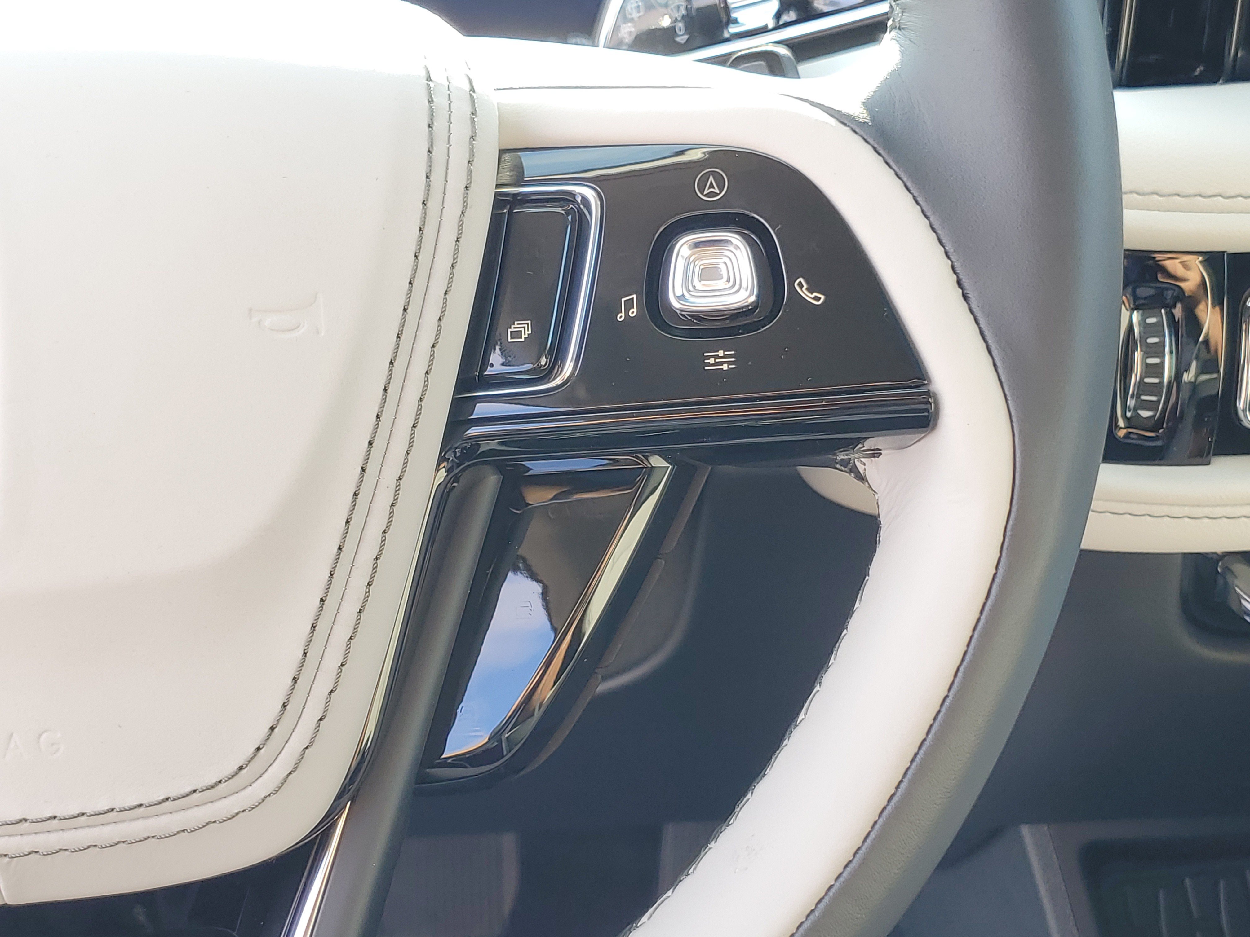 New 2026 Lincoln Aviator AWD image 17