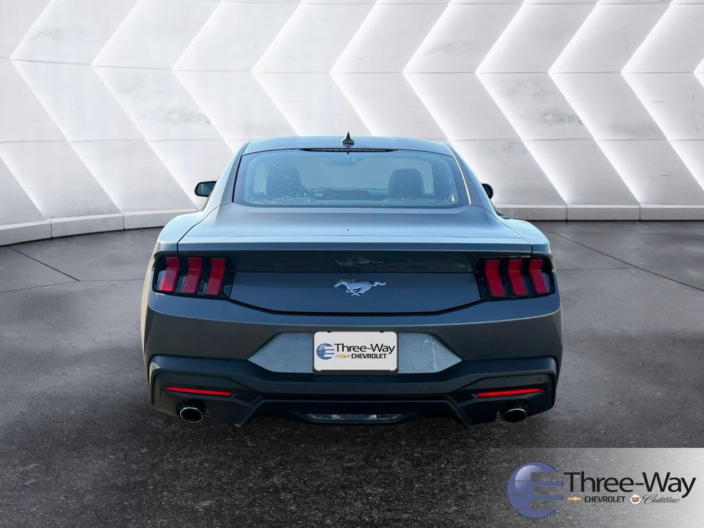 Used 2024 Ford Mustang Coupe image 4