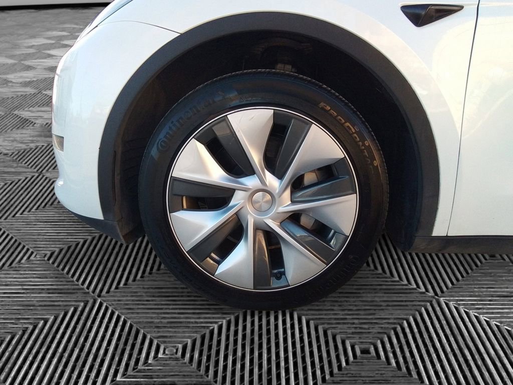 Used 2023 Tesla Model Y Long Range image 14