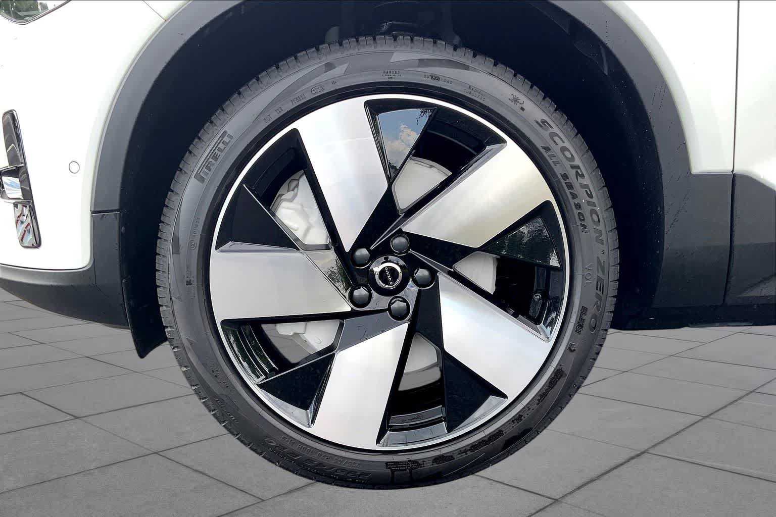 New 2024 Volvo XC40 Recharge Ultimate w/ Protection Package Premier RWD image 15