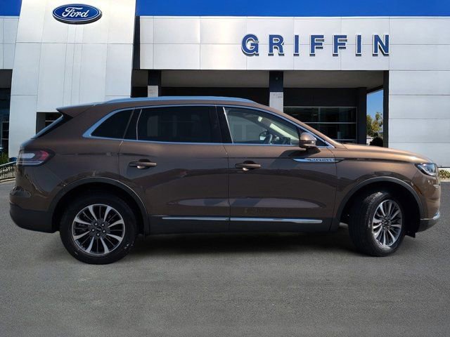 Used 2022 Lincoln Nautilus FWD w/ Premium Package image 3