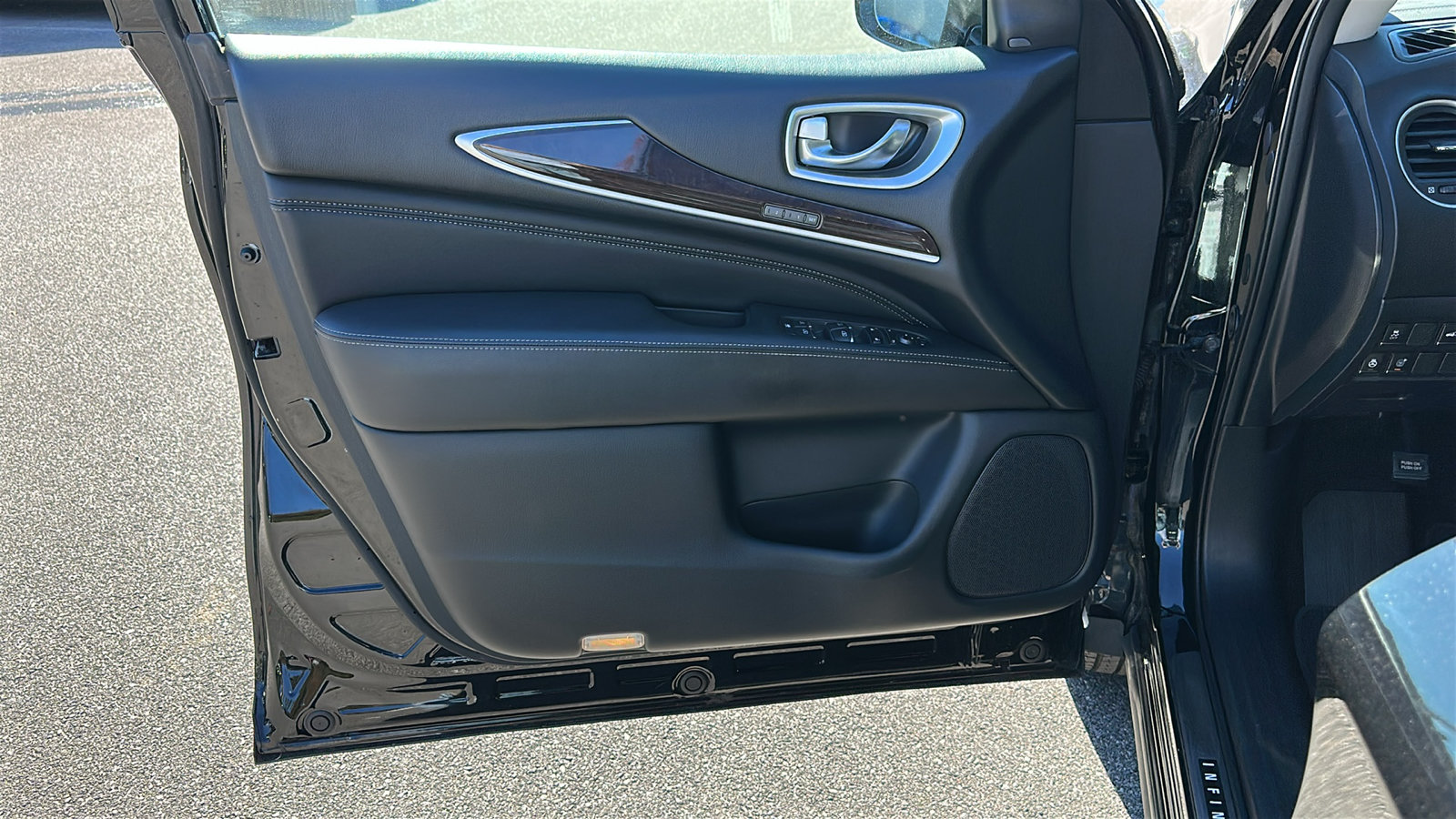Used 2019 INFINITI QX60 Luxe w/ Sensory Package AWD/4WD image 14