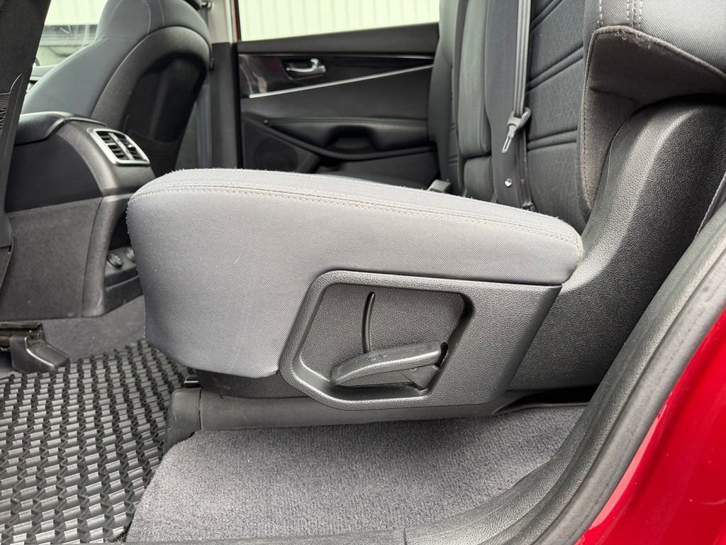 Used 2019 Kia Sorento LX image 44