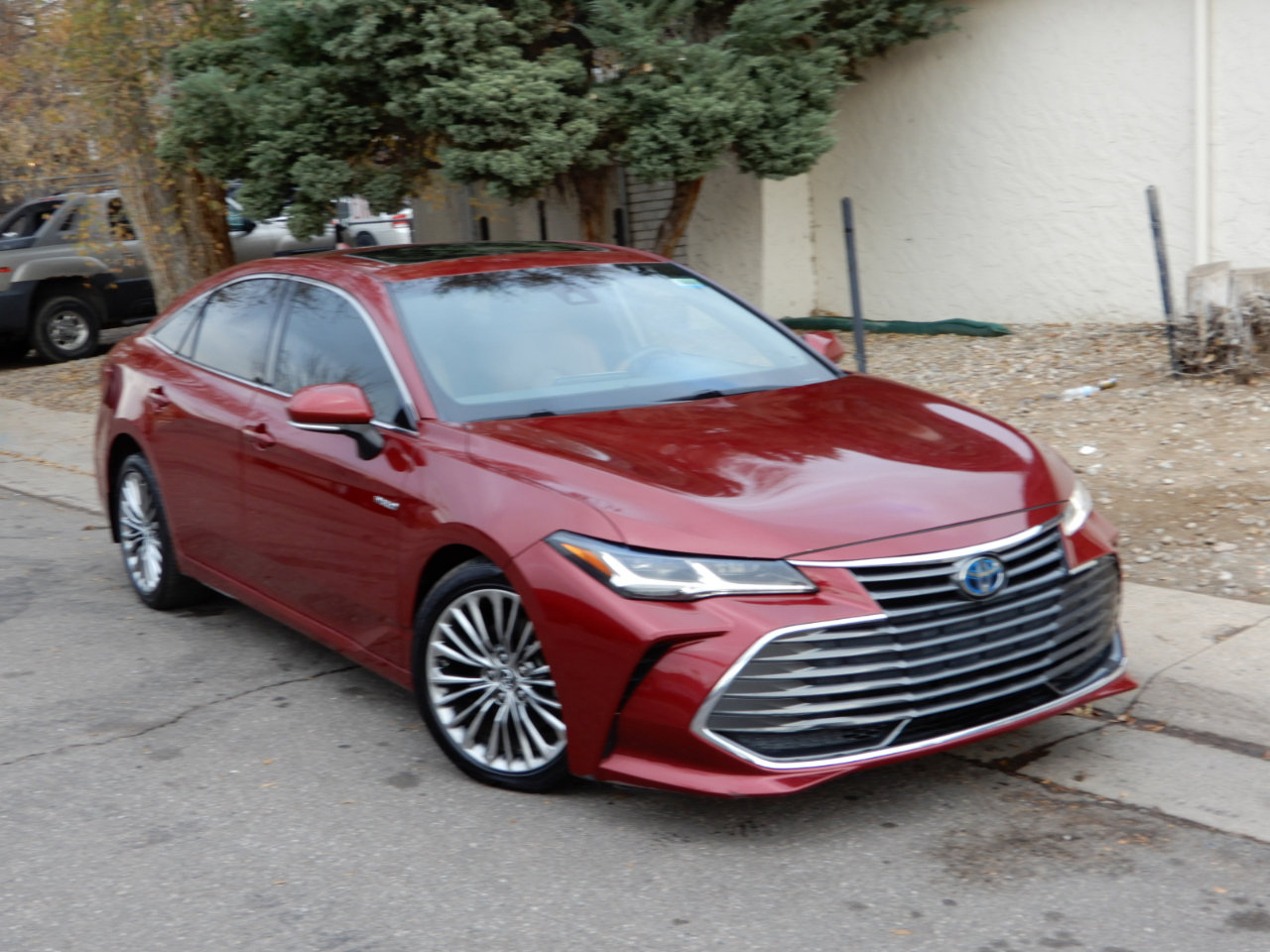 Used 2019 Toyota Avalon Limited image 3