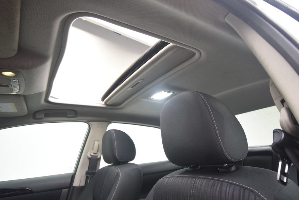 Used 2018 Nissan Sentra SV w/ Premium Package (P01) FWD image 14