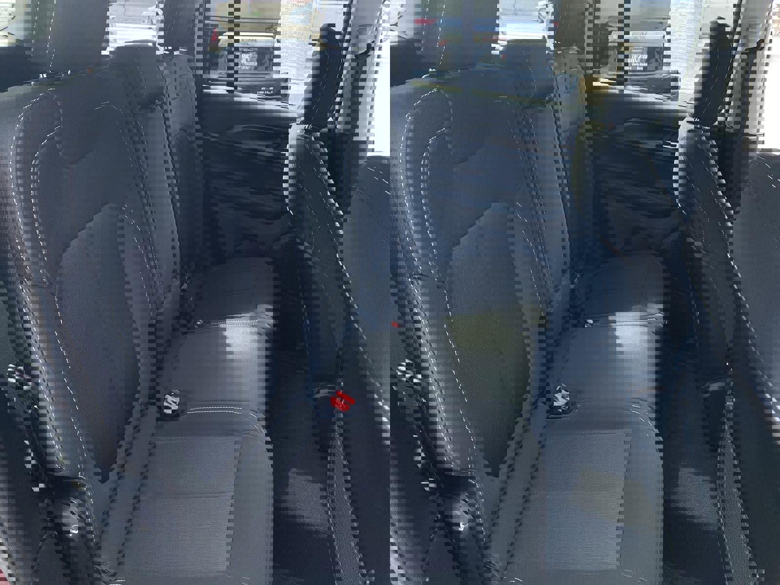 Used 2023 Jeep Grand Cherokee Laredo image 18