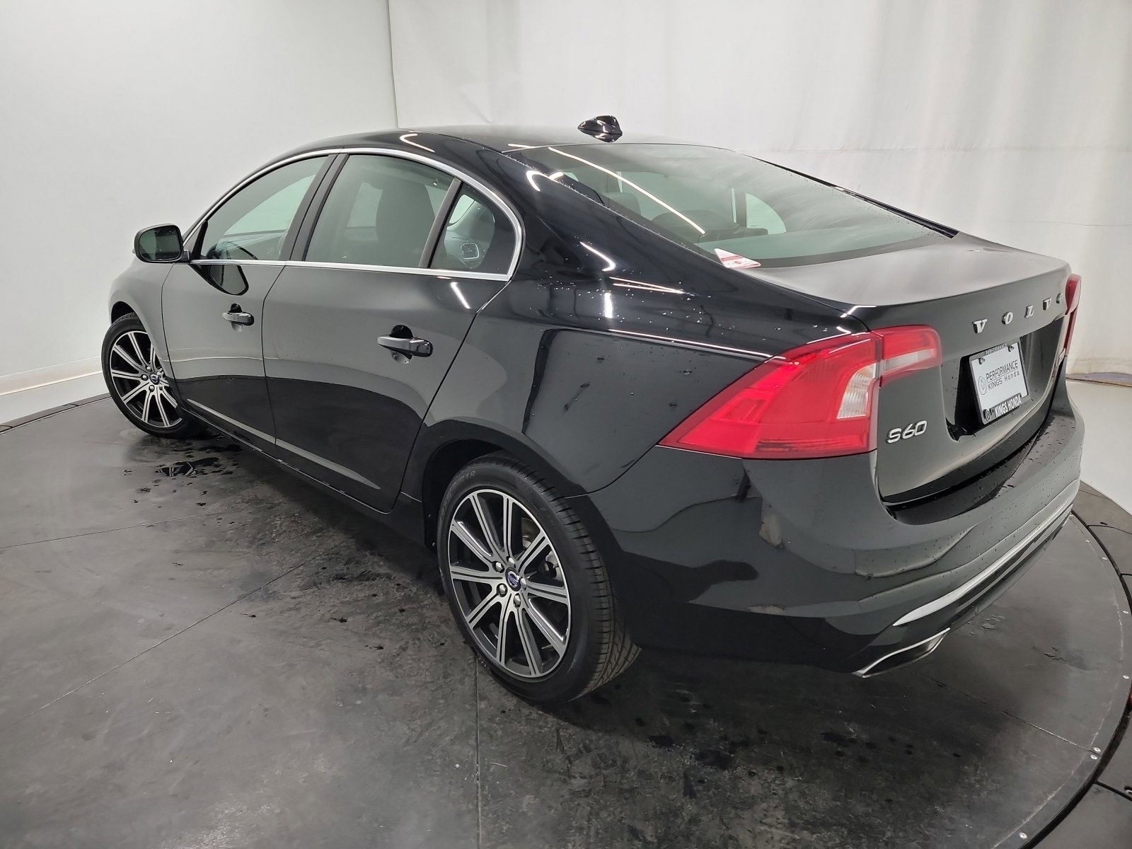 Used 2018 Volvo S60 T5 Inscription Platinum image 6