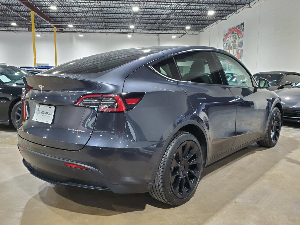 Used 2024 Tesla Model Y Long Range AWD/4WD image 29