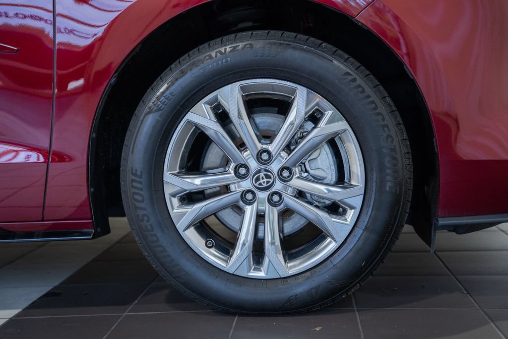 Used 2024 Toyota Sienna Platinum AWD/4WD image 13