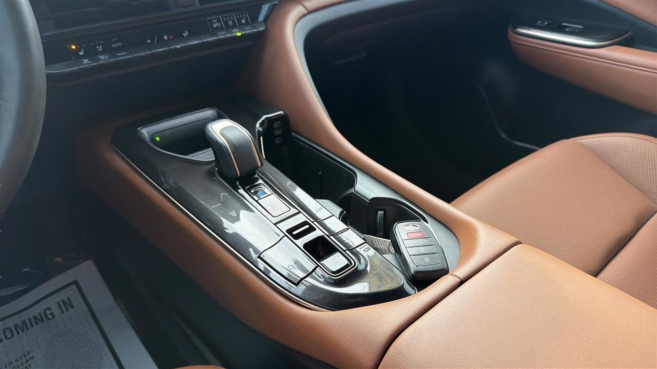 Used 2025 Toyota Crown Signia XLE AWD (Natl) image 21