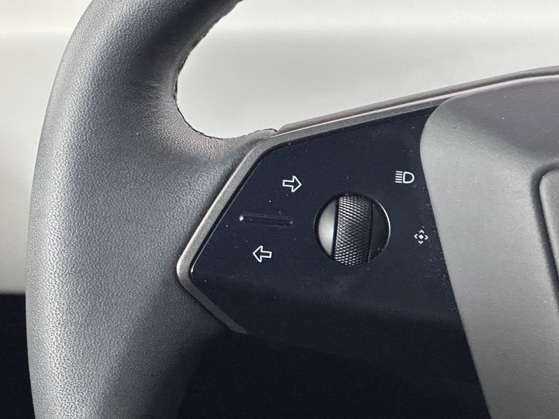 Used 2024 Tesla Cybertruck AWD Crew Cab image 16