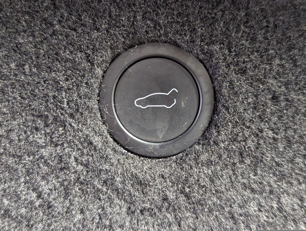 Used 2024 Tesla Model X image 47