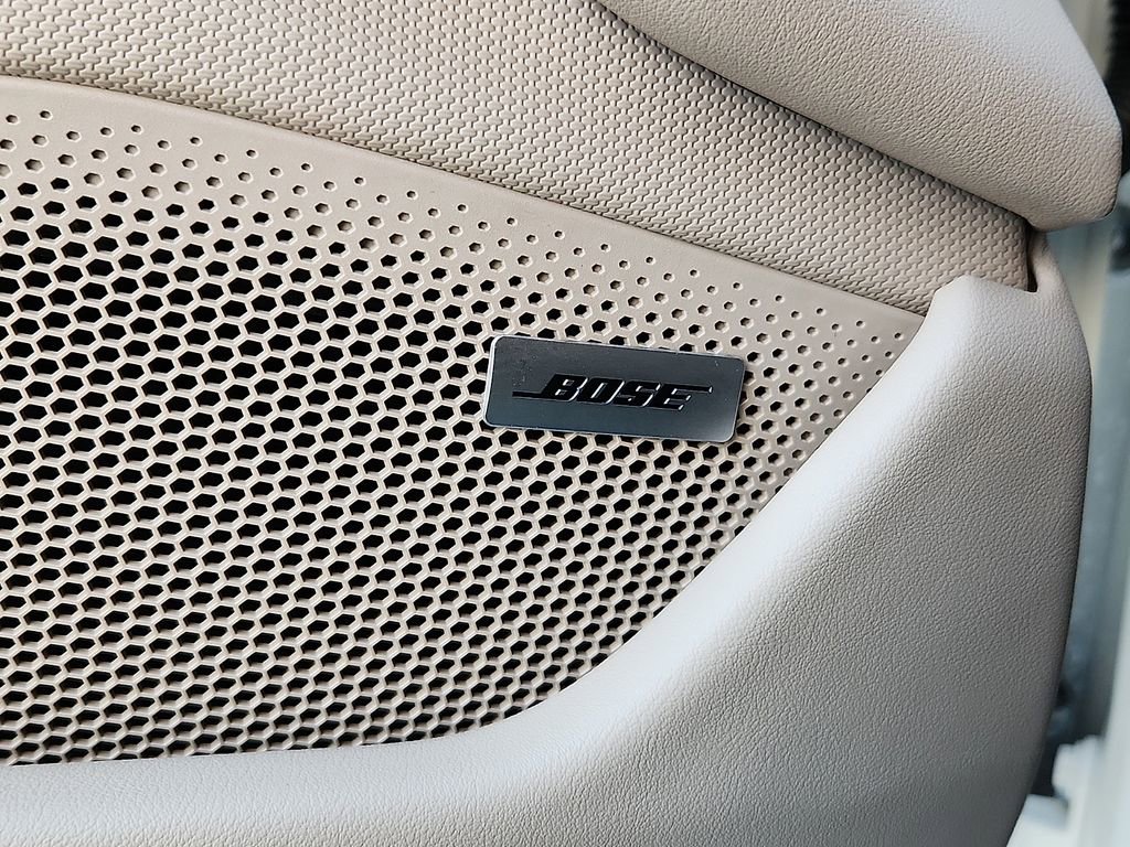 Used 2025 Porsche Taycan image 22