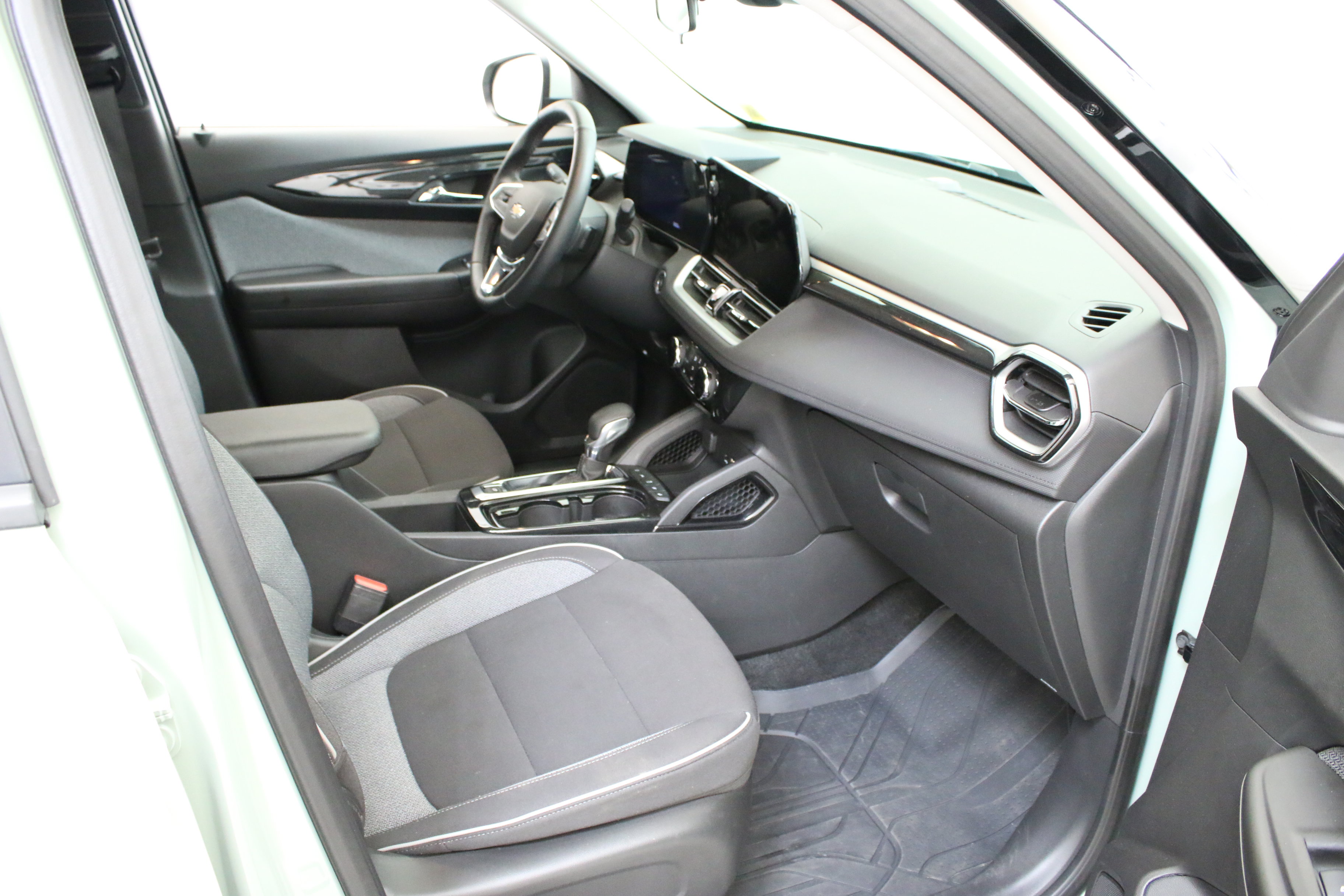 Certified 2026 Chevrolet TrailBlazer LT w/ LT Cold Weather Package FWD image 30