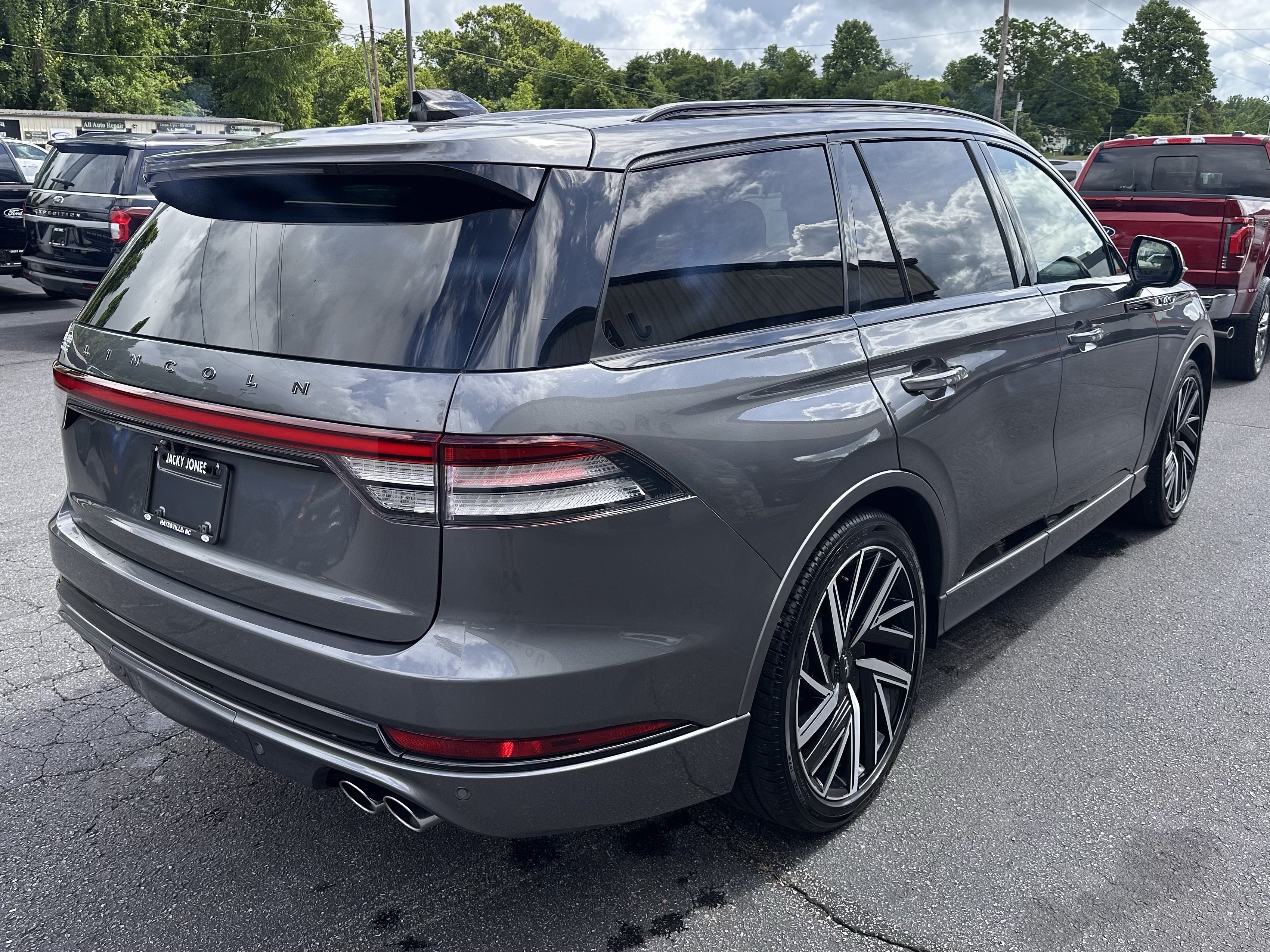 Used 2025 Lincoln Aviator Black Label w/ Jet Appearance Package AWD/4WD image 6