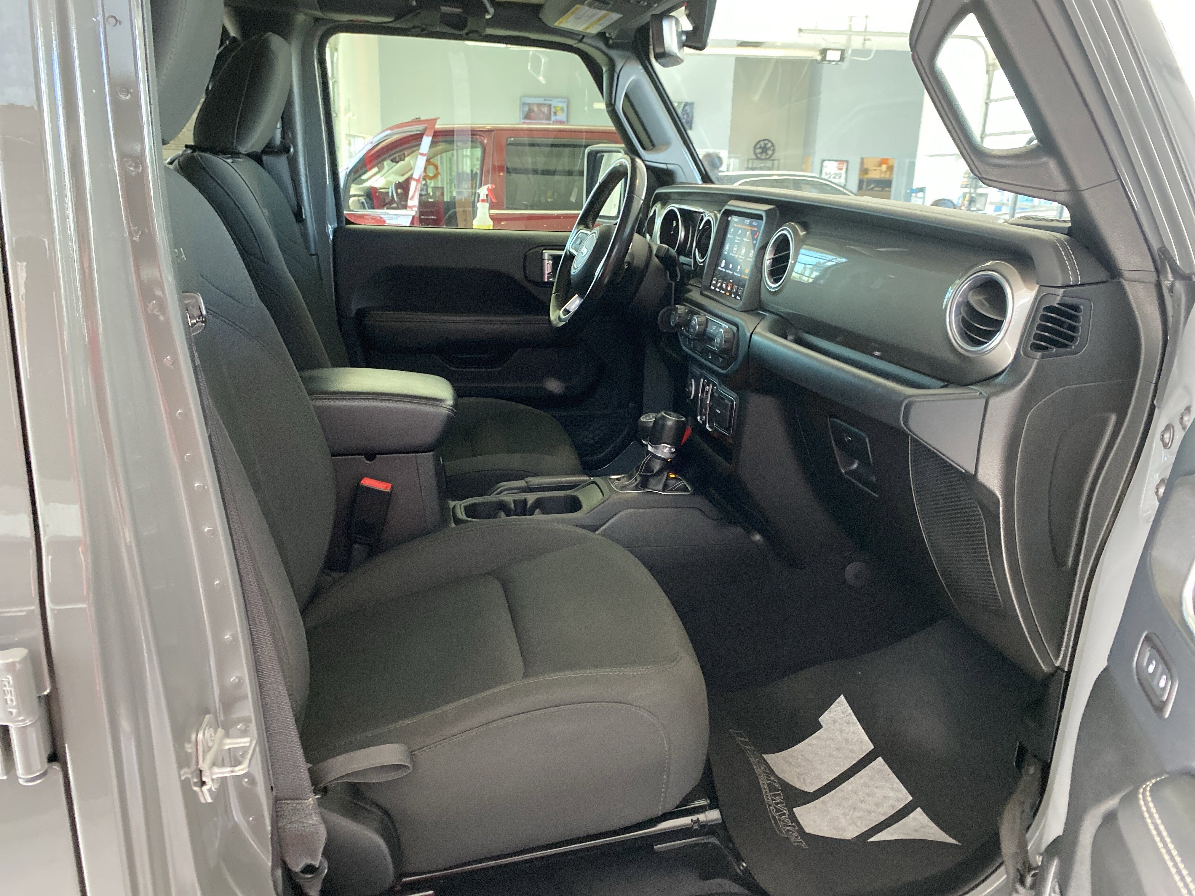 Used 2018 Jeep Wrangler Unlimited Sahara image 24