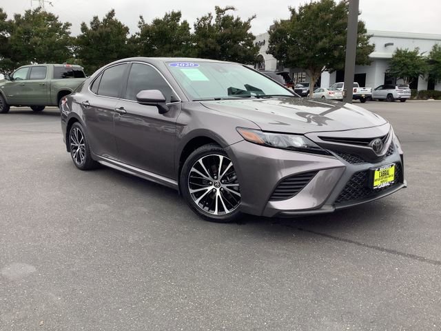 Used 2020 Toyota Camry SE FWD image 2