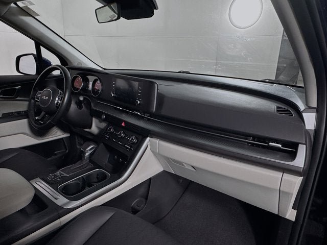 Used 2024 Kia Carnival LX FWD image 29