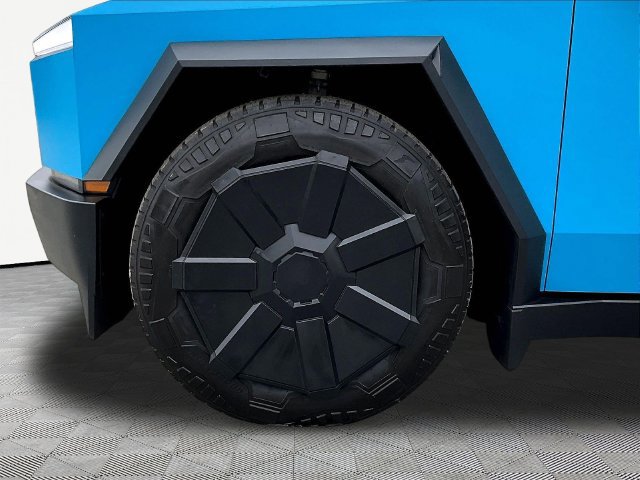 Used 2024 Tesla Cybertruck AWD Crew Cab image 33