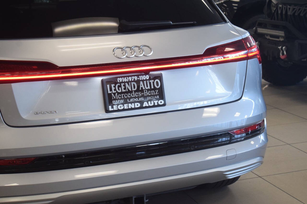 Used 2019 Audi e-tron Prestige w/ Prestige Package AWD/4WD image 30