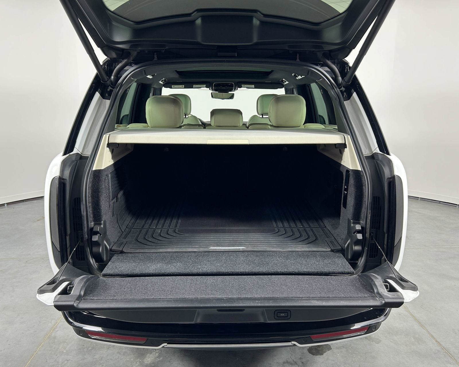 Used 2023 Land Rover Range Rover SE image 22