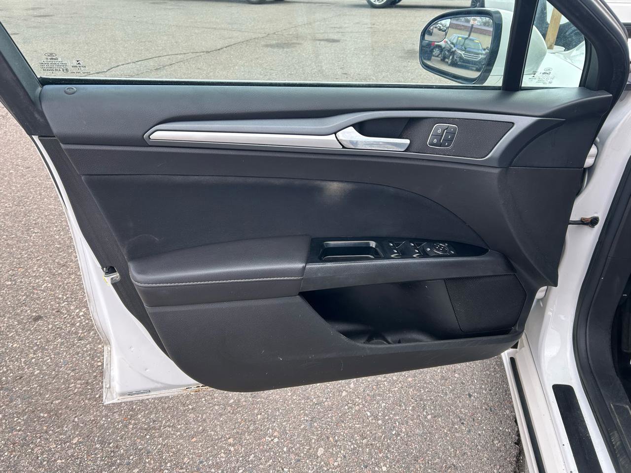 Used 2014 Ford Fusion SE FWD image 14