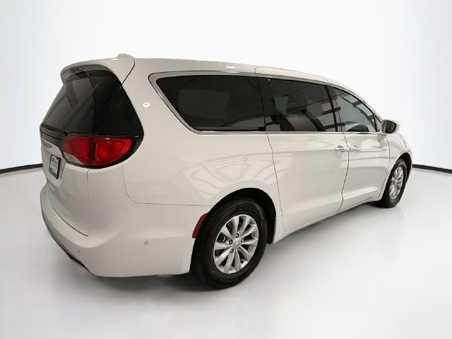 Used 2019 Chrysler Pacifica Touring Plus w/ Advanced Safetytec Group FWD image 7
