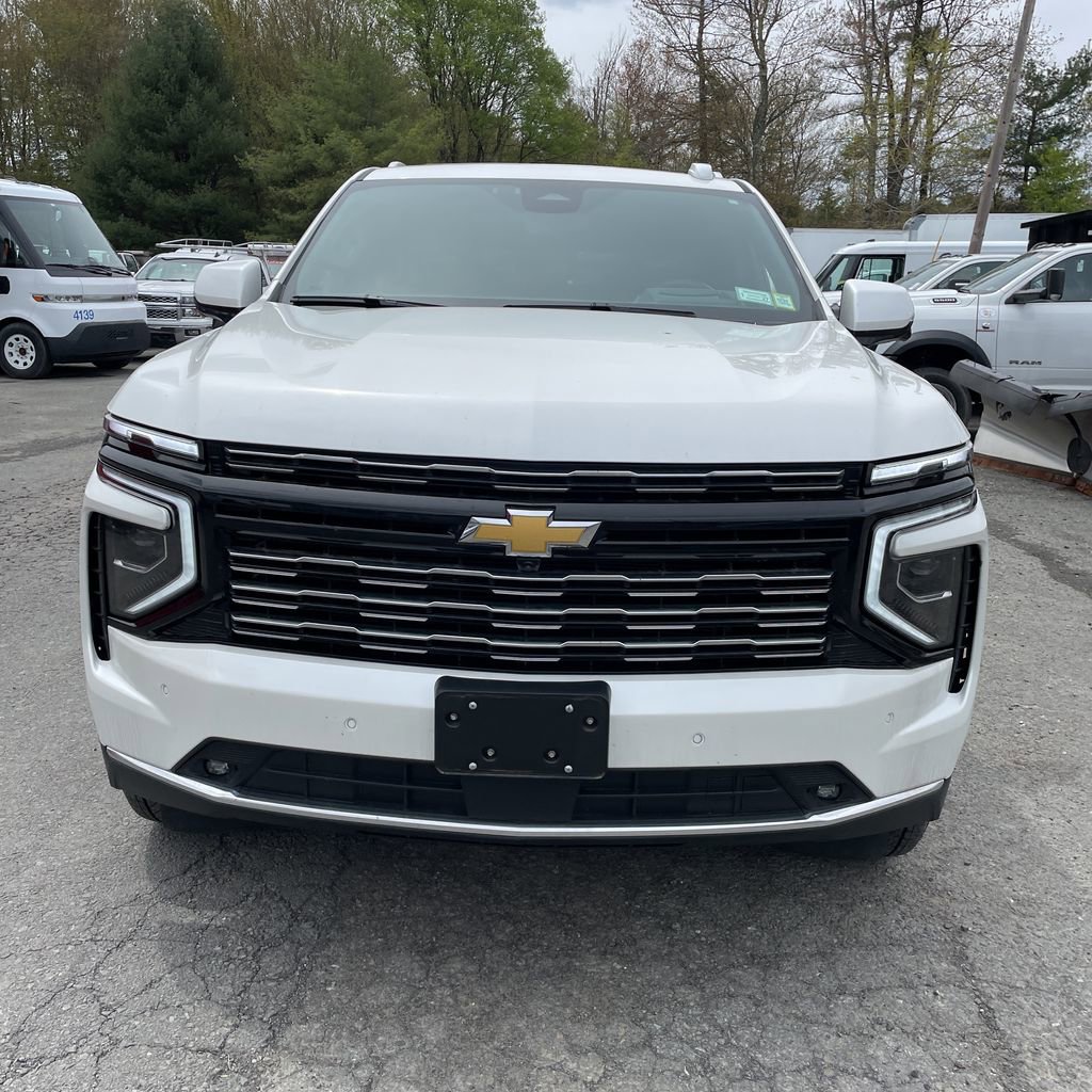 Used 2025 Chevrolet Suburban High Country AWD/4WD image 2