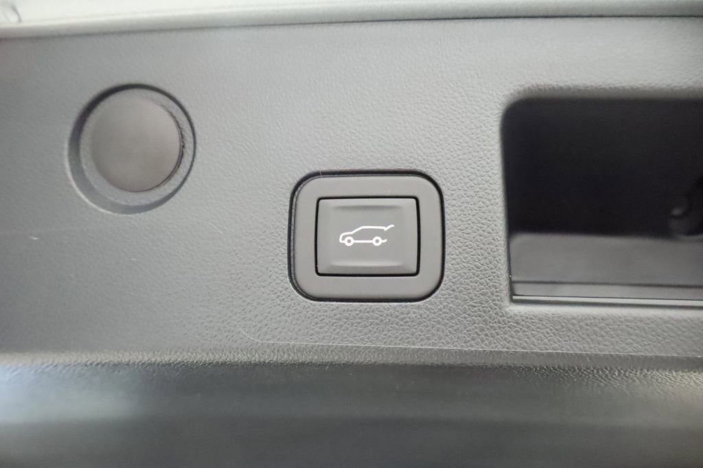 Used 2025 Chevrolet Equinox RS w/ Convenience Package III image 24