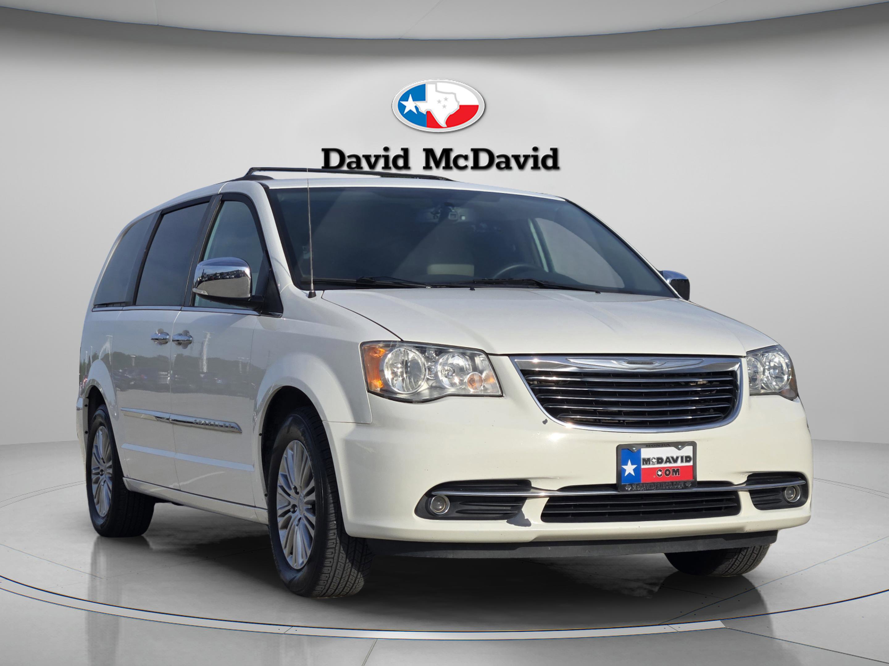 Used 2013 Chrysler Town & Country Touring-L w/ Driver Convenience Group FWD image 7