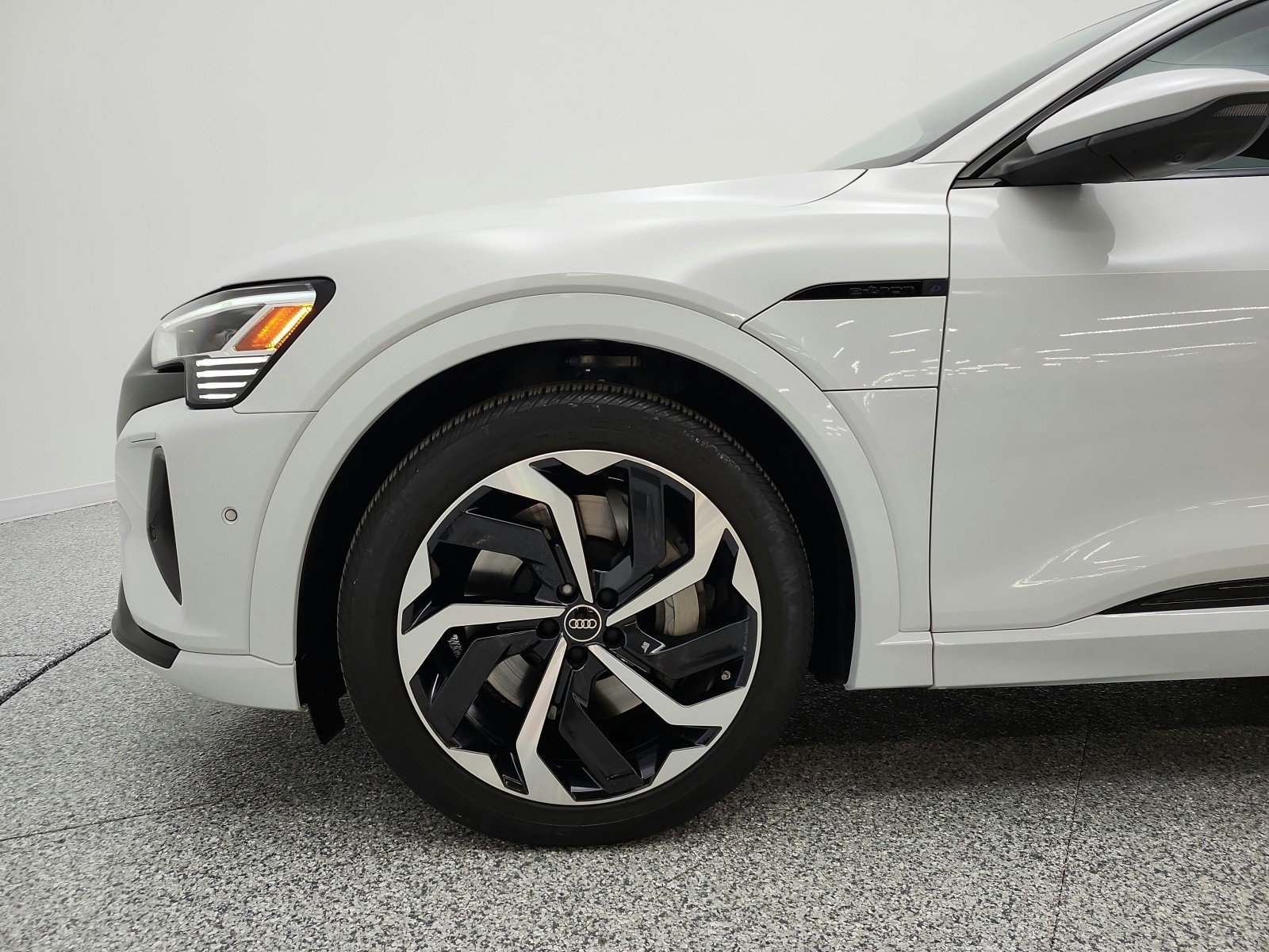 Used 2024 Audi Q8 e-tron Premium Plus w/ Premium Plus Package AWD/4WD image 22