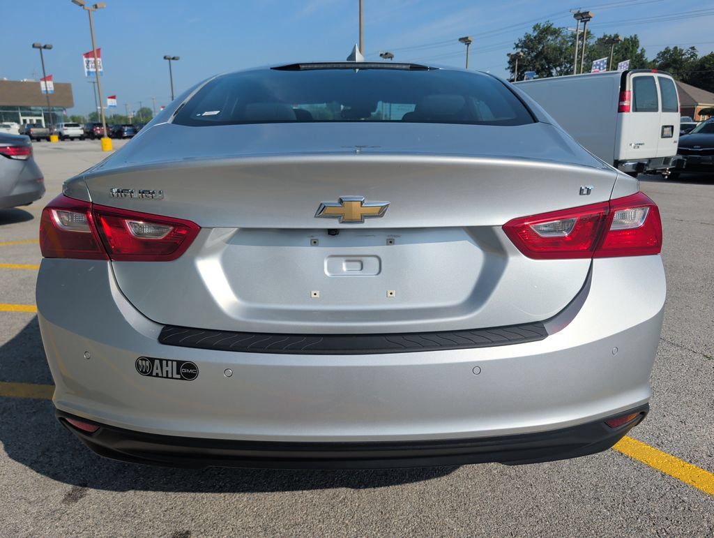 Used 2017 Chevrolet Malibu LT w/ Driver Confidence Package FWD image 6