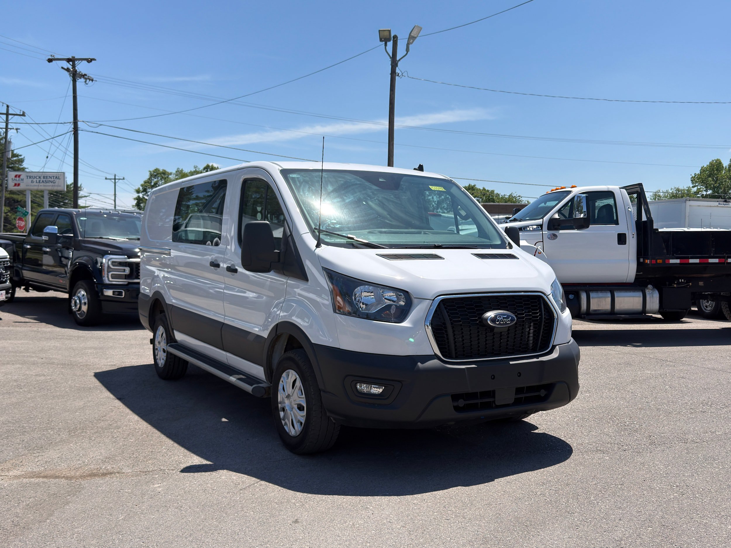 Used 2025 Ford Transit 250 Low Roof w/ Exterior Upgrade Package RWD image 3