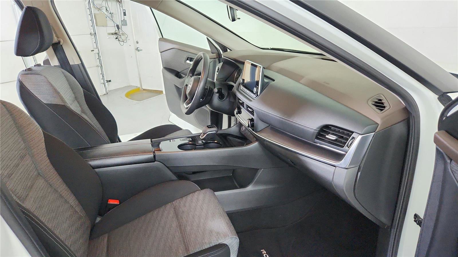 Used 2023 Nissan Rogue SV FWD image 20