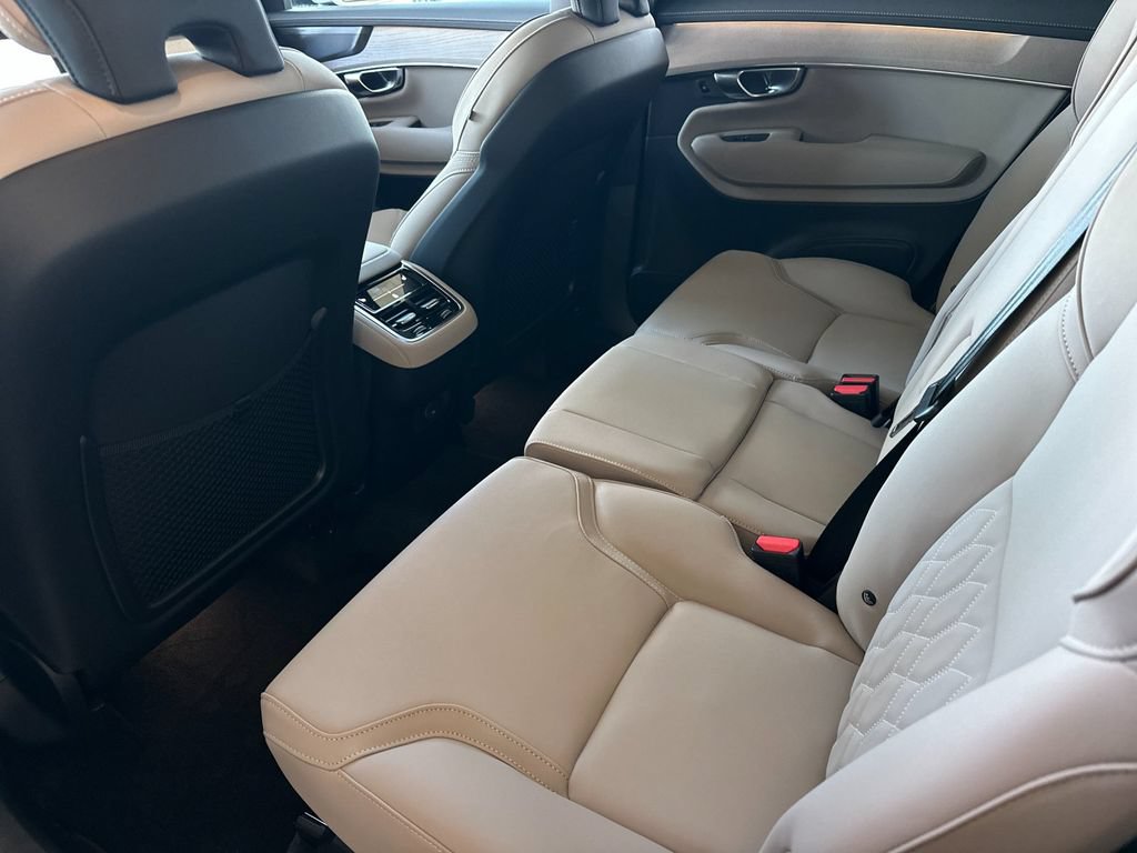 New 2026 Volvo XC90 B6 Plus w/ Protection Package Premier AWD/4WD image 11